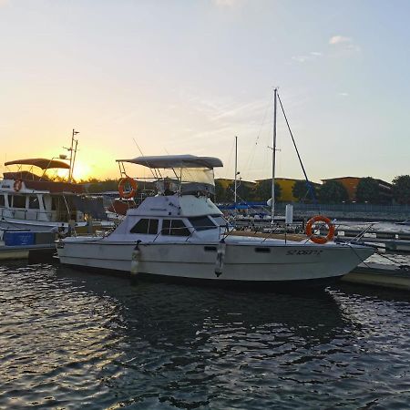 Sweet Elegant Boat Home @ Marina Waterfront Сингапур Екстериор снимка